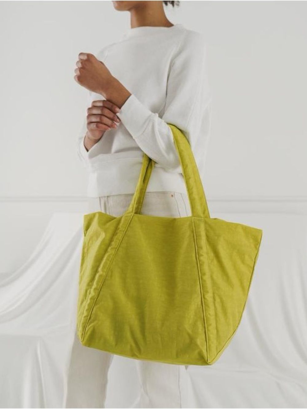 Baggu recycled nylon cloud bag in chartreuse tote bag
